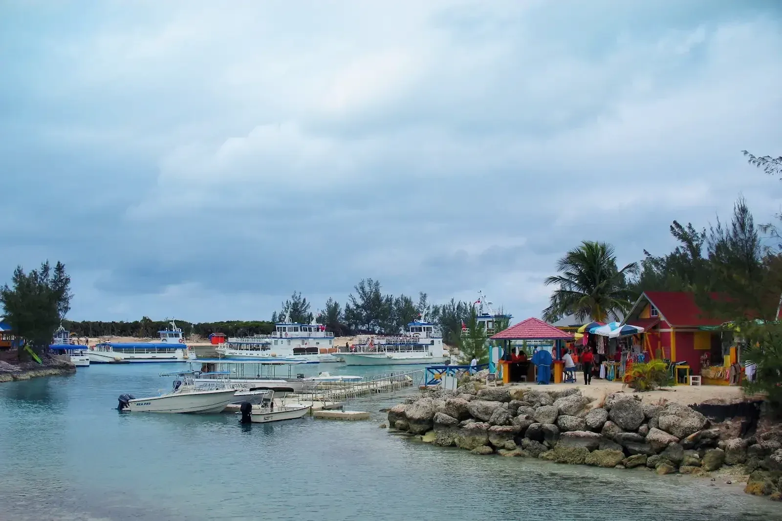 5 Ide Perahu Wisata Unik Menggunakan Ponton Modular Bajauindo