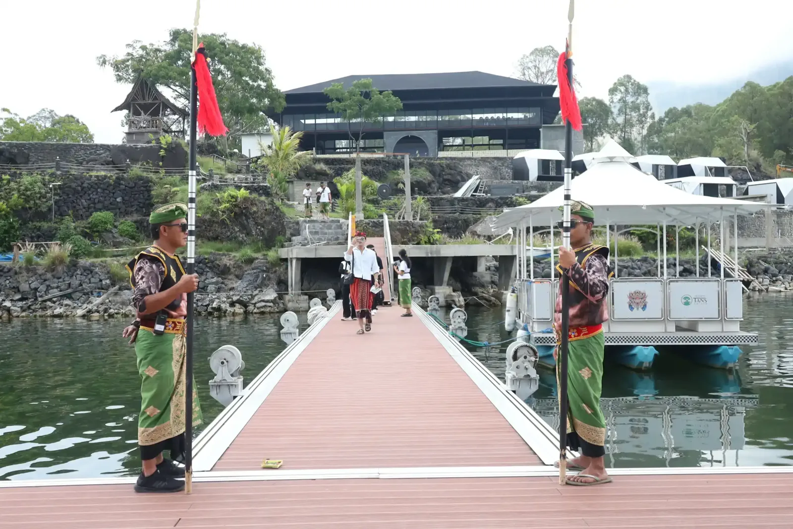 Fungsi Pontoon dan Kubus Apung untuk Floating Dock dan Dermaga Apung
