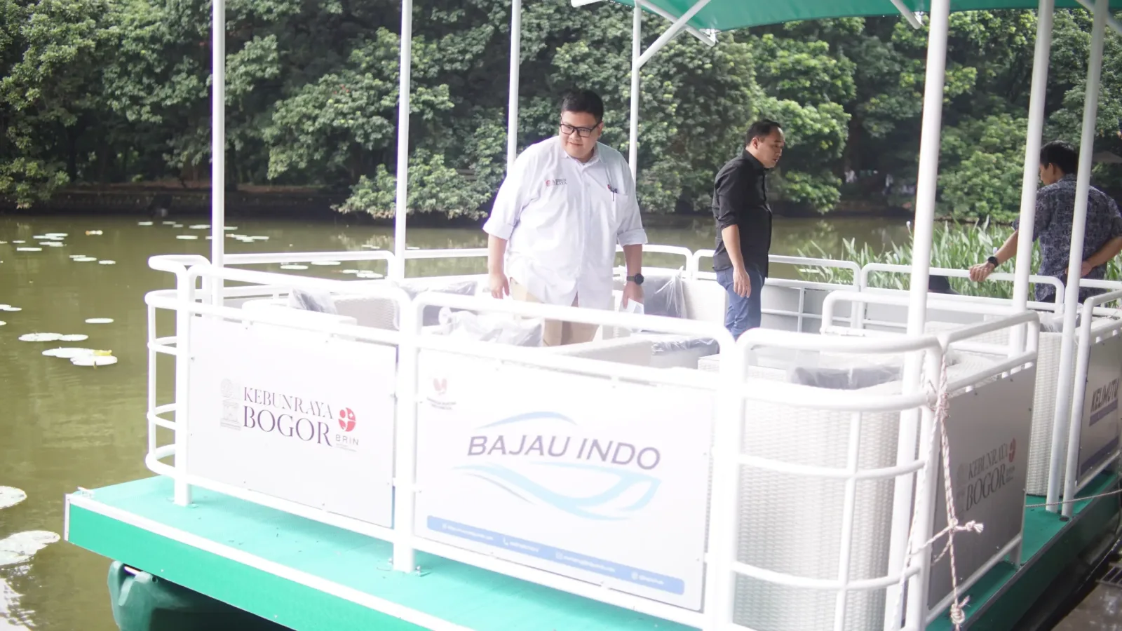 Perahu Katamaran Bajau Indo di Kebun Raya Bogor: Ikon Wisata Air yang Ramah Lingkungan dan Membanggakan