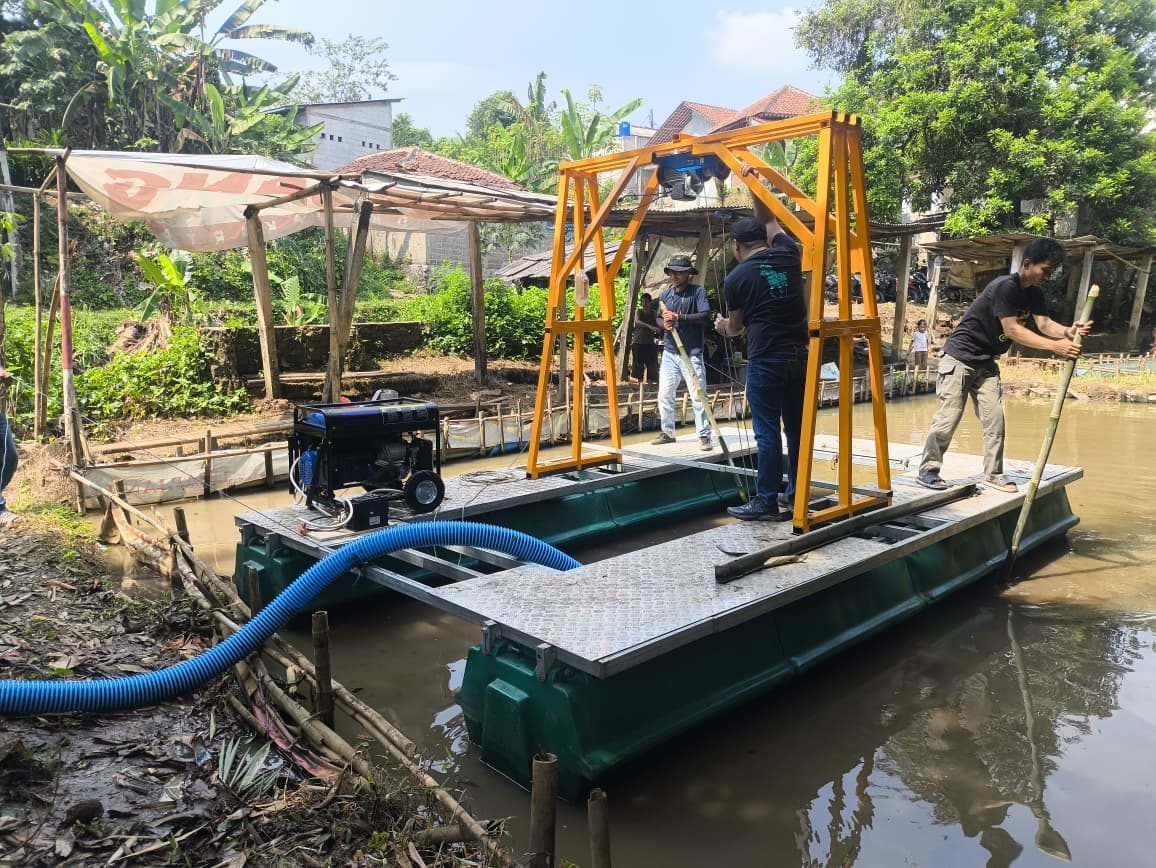 Floating Dredger